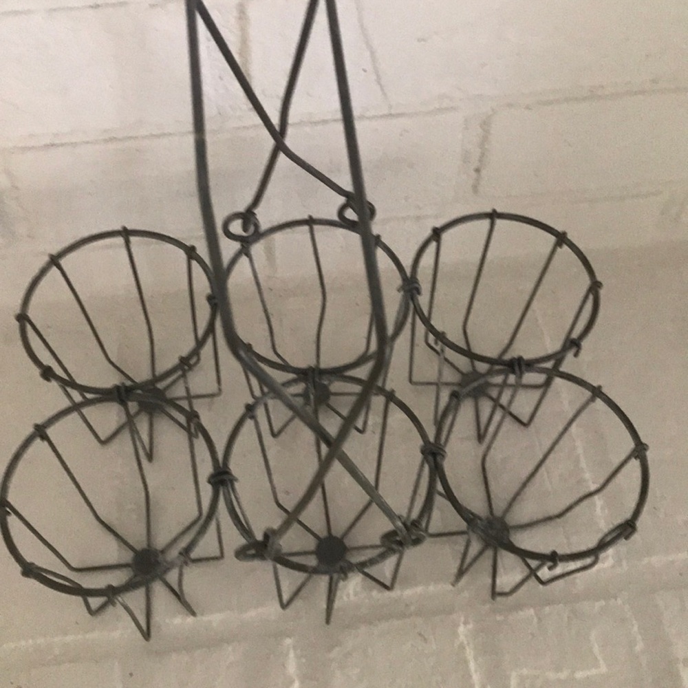 SALE ✅✅✅ 3/$25 Farmhouse Wire Basket with Glasses - Picture 5 of 8